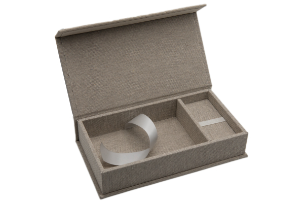 USB/Foto-Box 26,5 x 15,5 x 5 cm mit USB Slot. Geschenkbox für USB-Sticks und Fotoabzüge 13x18 cm